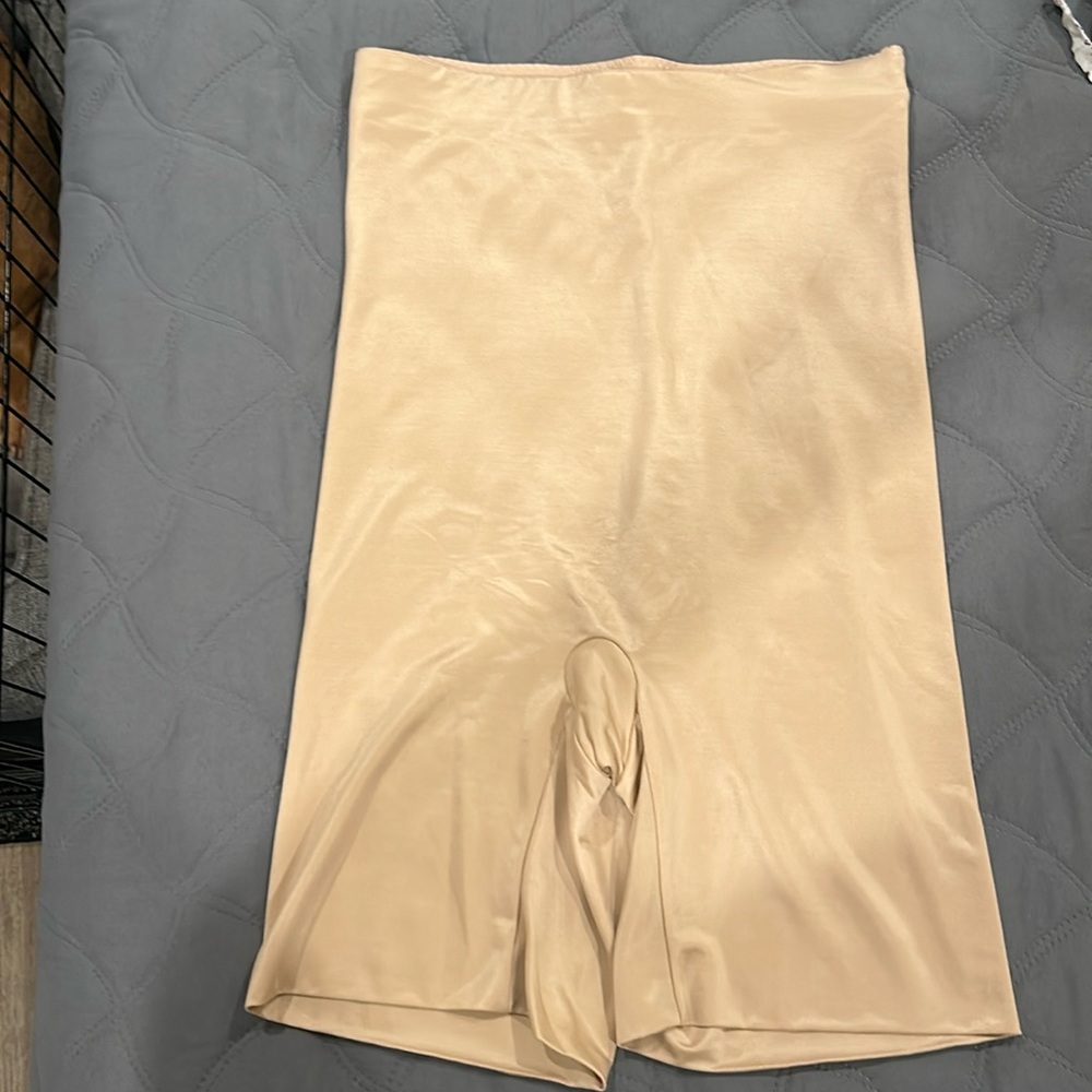 SPANXshape Invisible Mid-Thigh Short